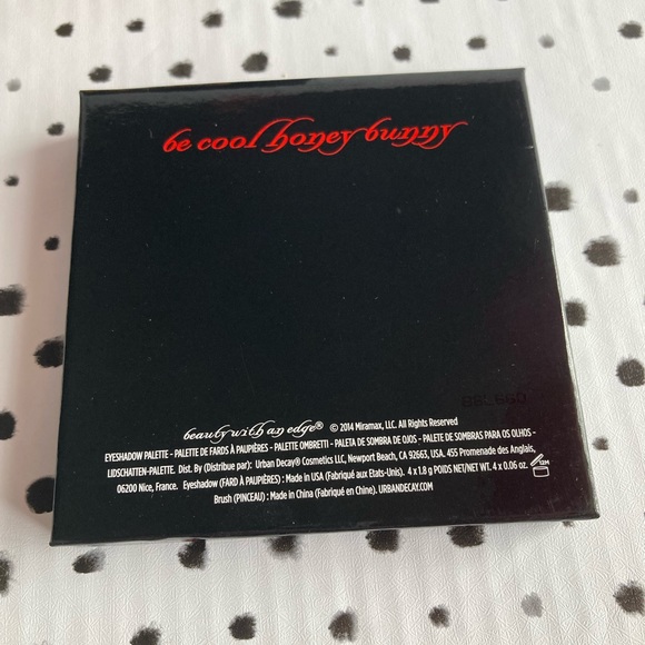 Urban Decay Pulp Fiction Mrs. Mia Wallace Eyeshadow Palette Rare New In Box - Picture 5 of 12